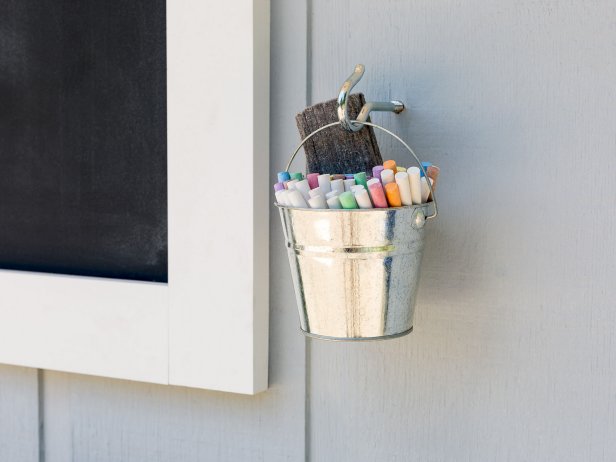 Tutorial to make and install an outdoor chalkboard