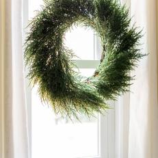 Adding Big Holiday Style to a Small Breakfast Nook: Bare Wreath 