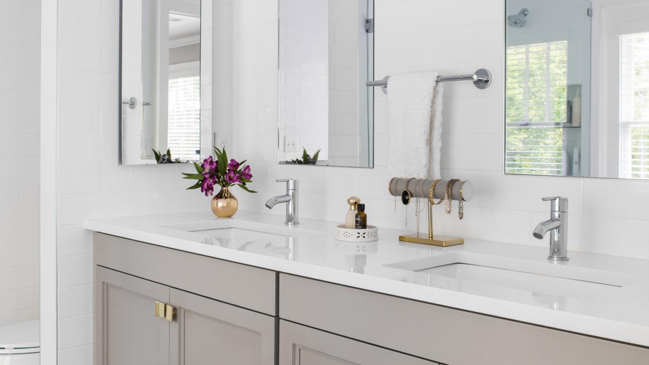 10 Tips for Decorating a Bathroom Counter