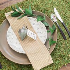 10 Ways to Take Holiday Entertaining Outdoors: Outdoor Place Setting 