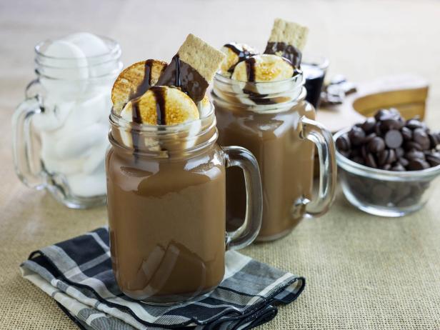 S'Mores Cocktail with Graham Crackers
