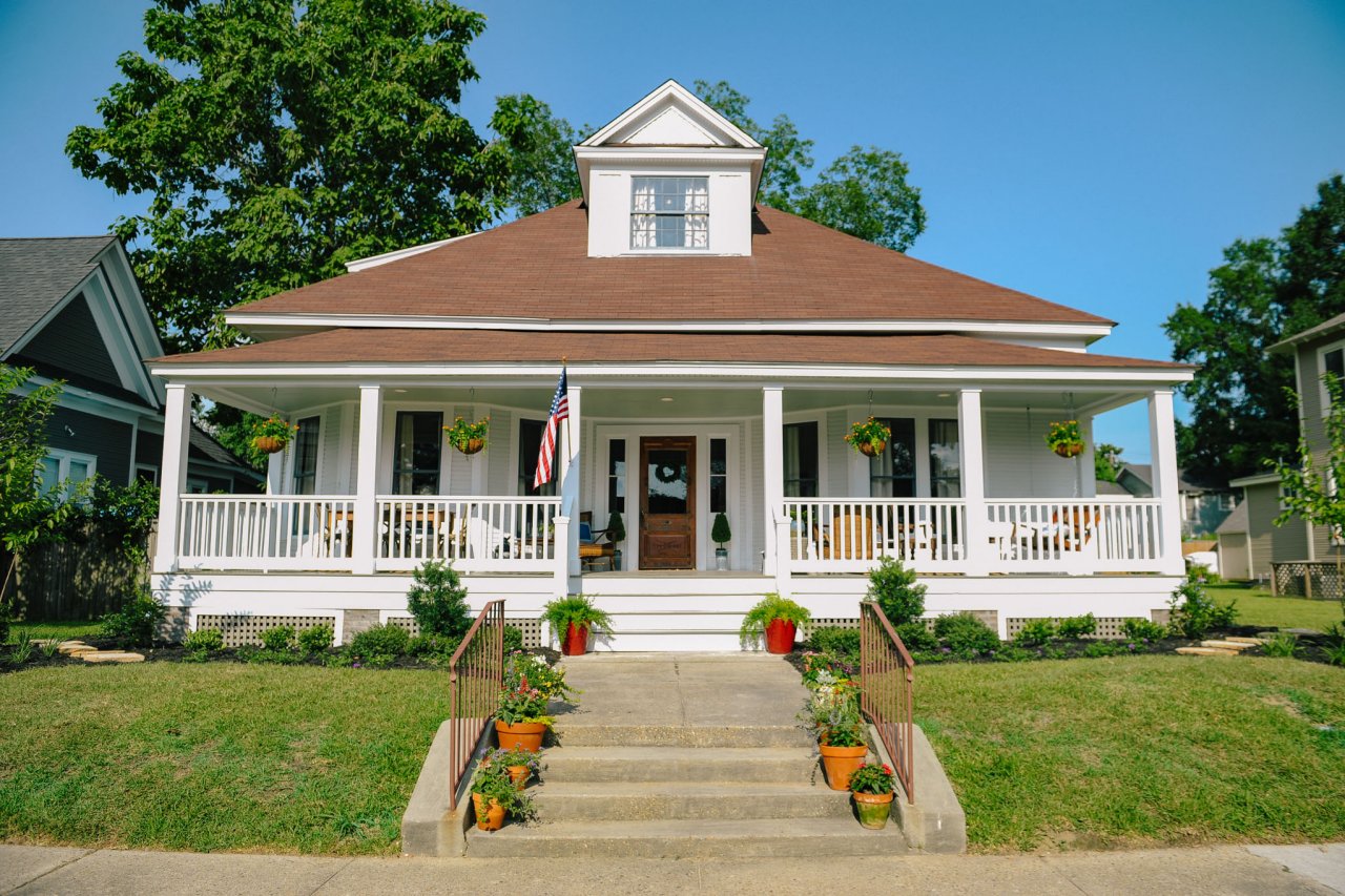 Home Town: Old Home Love, Small Town Living | Home Town | HGTV