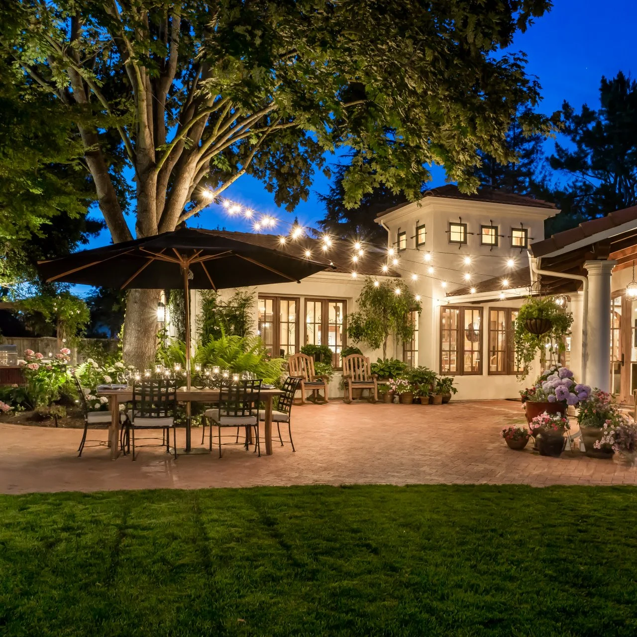 Backyard Lighting Ideas | HGTV, image size:1280x1280