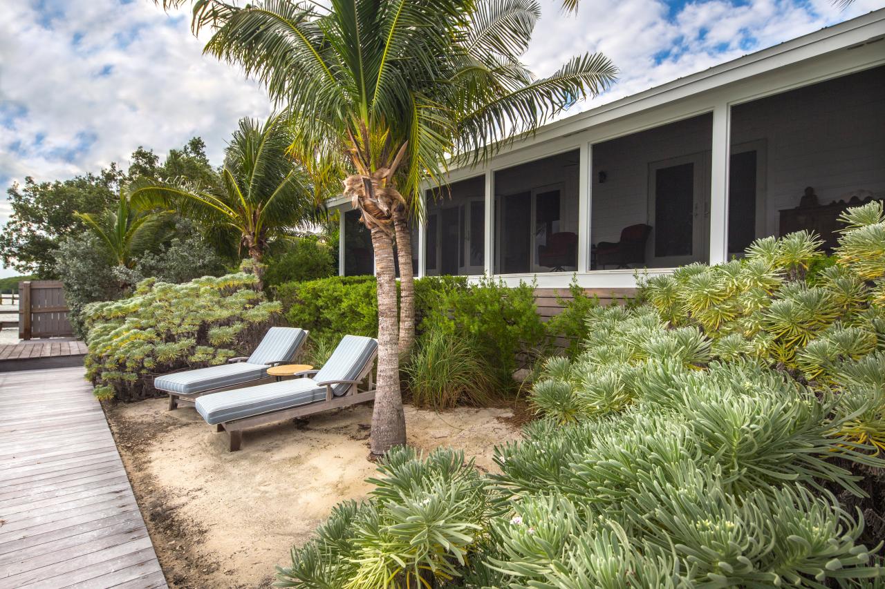Restful Florida Backyard With Lanai Hgtv