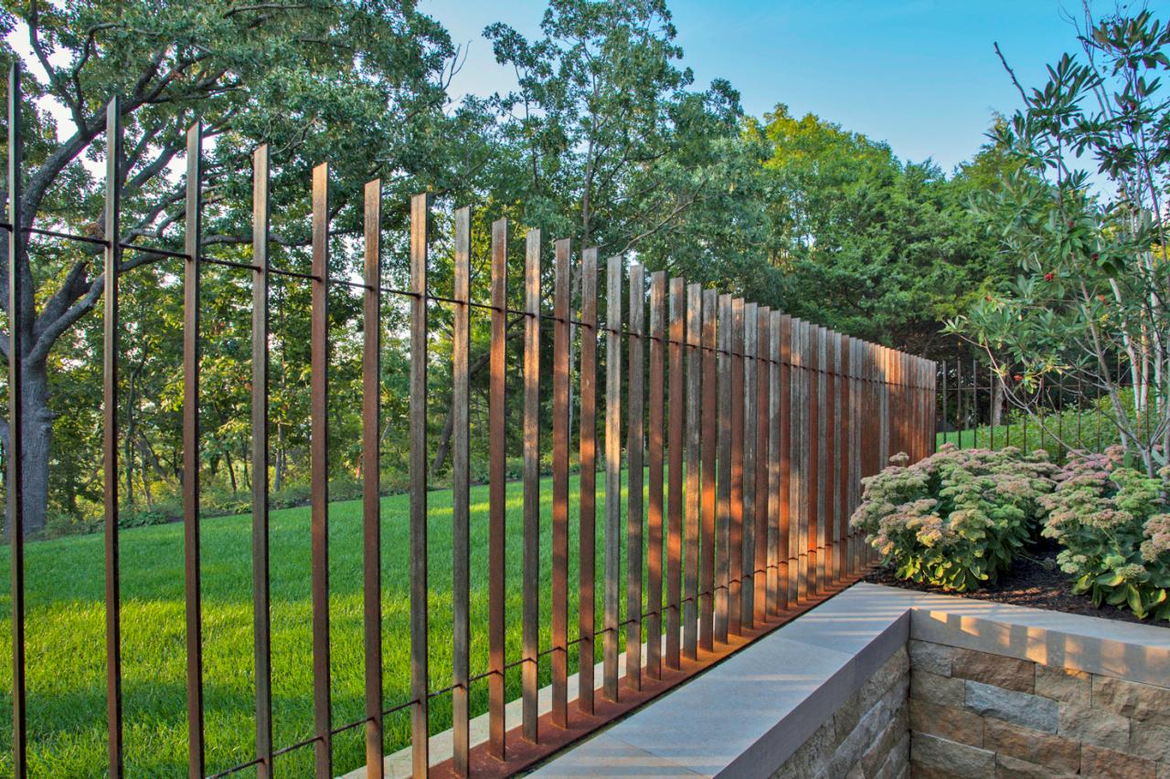 6 Different Types of Fences to Spruce Up Your Yard - TNA Concrete