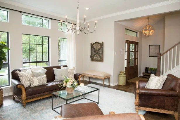 How to Decorate a Long Living Room With Windows: Stunning Ideas