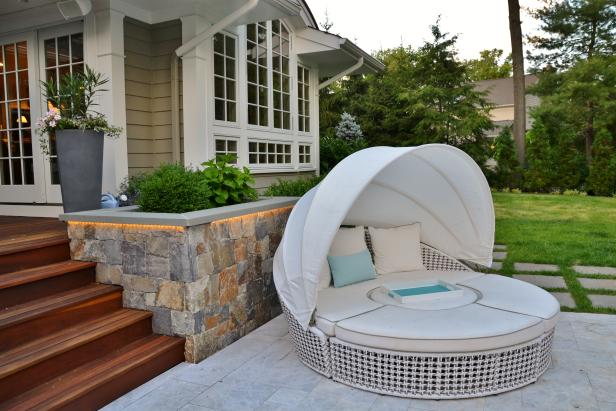 Contemporary Outdoor Sitting Area With Round Daybed