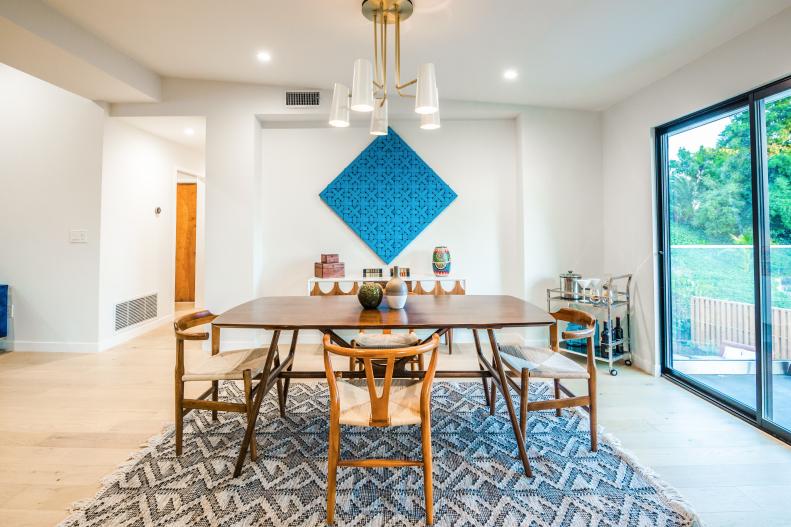 Midcentury Dining Room With Rug