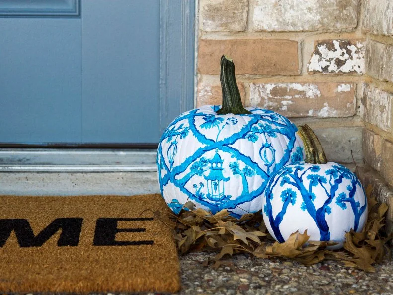 HGTV shows you how to decorate a Halloween party in a chinoiserie pattern