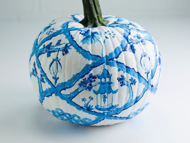HGTV shows you how to decorate a Halloween party in a chinoiserie pattern