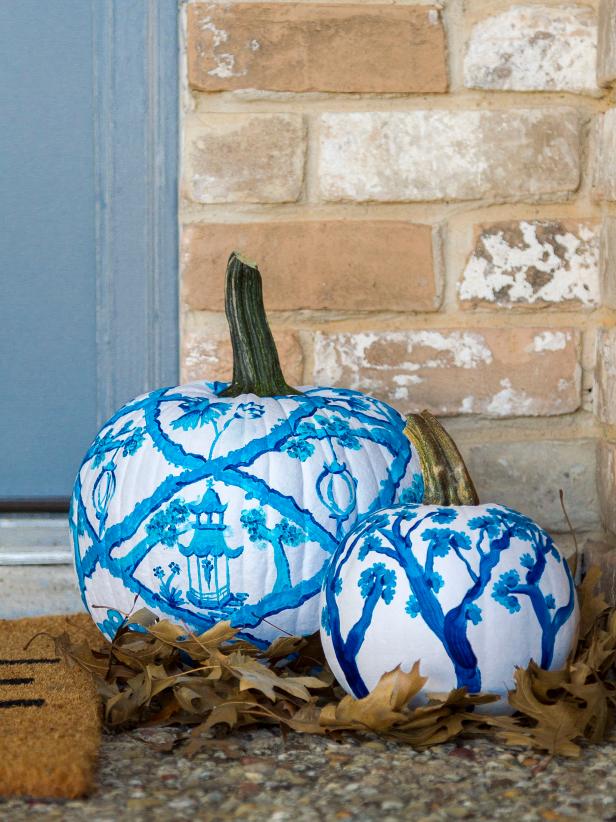 HGTV shows you how to decorate a Halloween party in a chinoiserie pattern