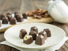 HGTV shows you how to make ice cube tray chocolates