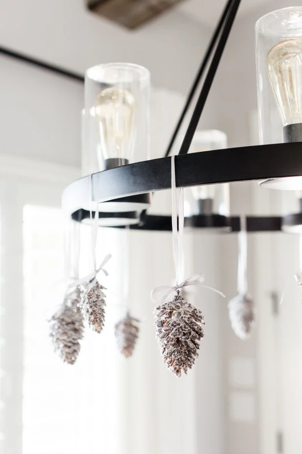 How to Decorate Pendant Lights for Christmas: Stunning Festive Ideas