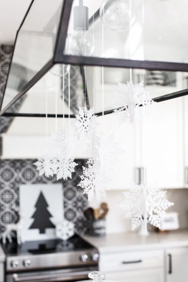 How to Decorate Kitchen for Christmas: Stunning Festive Ideas 3 How to Decorate Kitchen for Christmas: Stunning Festive Ideas