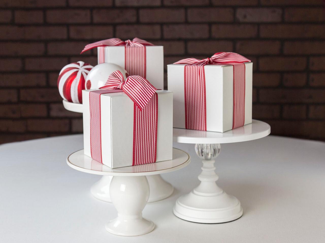 12 Gorgeous Cake Stand Ideas That'll You'll Want to See NOW!