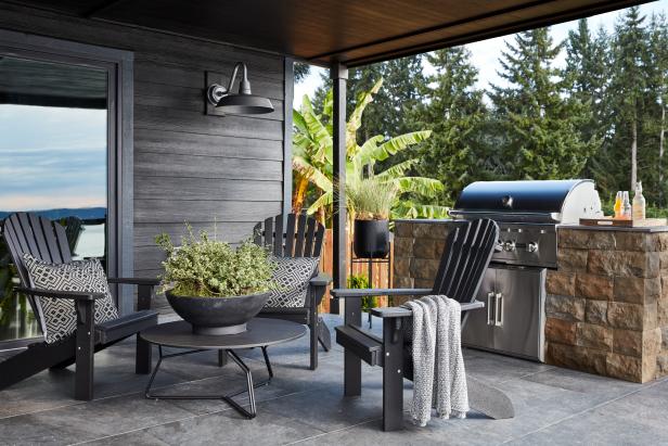 Outdoor Kitchen and Seating
