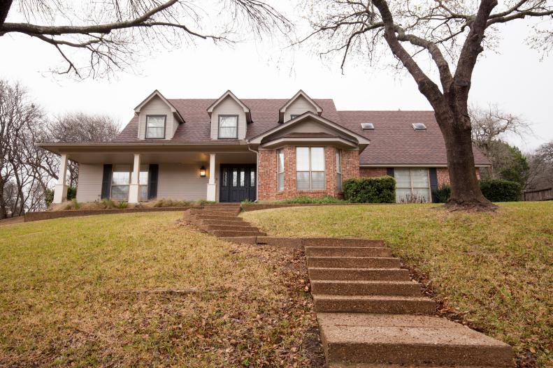 The exterior of the Sandvall home before renovations, as seen on Fixer Upper. (Before #1)