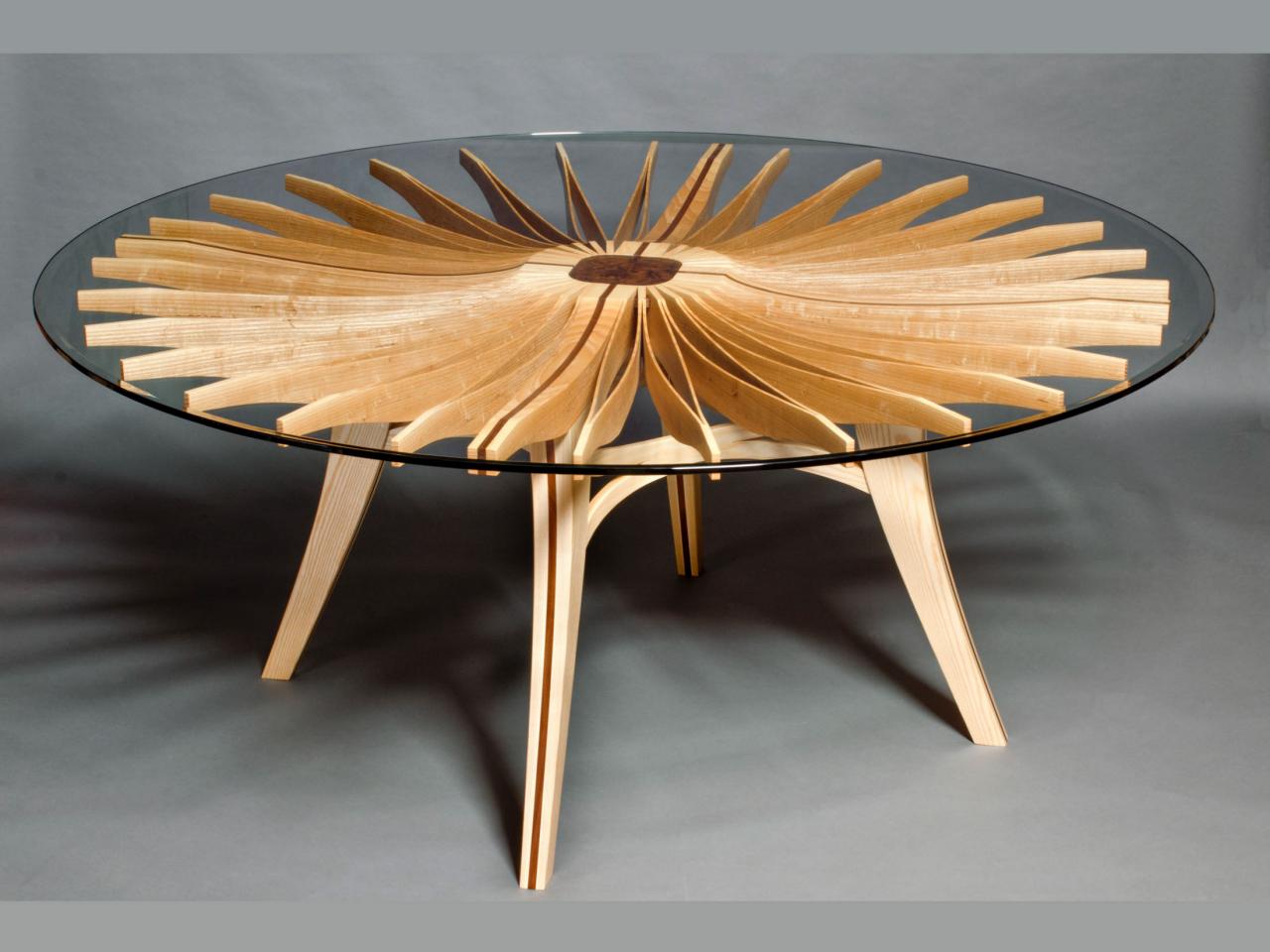 Столики лучи. Необычные столы. Необычные столы из дерева. Круглый столик из дерева. Дизайнерский столик из дерева.