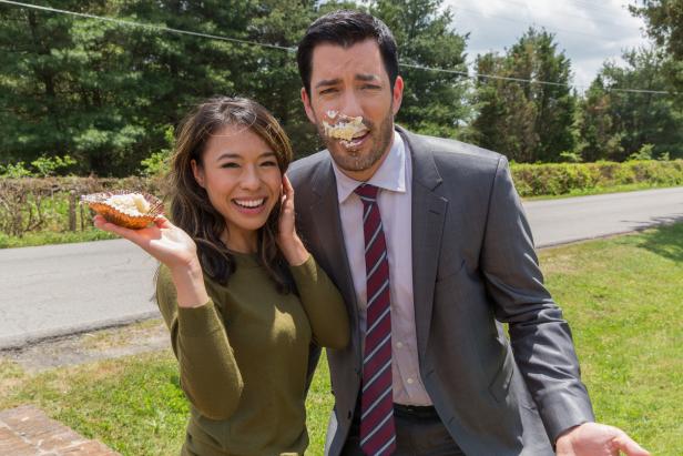 As seen on HGTV's Property Brothers, host Drew Scott celebrates his and Jonathan's birthday along with Drew's fianc?e, Linda, on set at Maureen and David's new home in Franklin, TN.