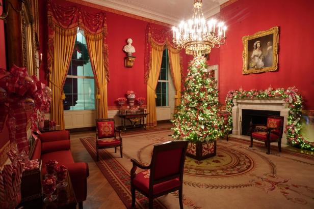 Volunteer------- puts together decorations in the---  room as seen on White House Christmas 2017. This years theme “Christmas Decoration Story.”