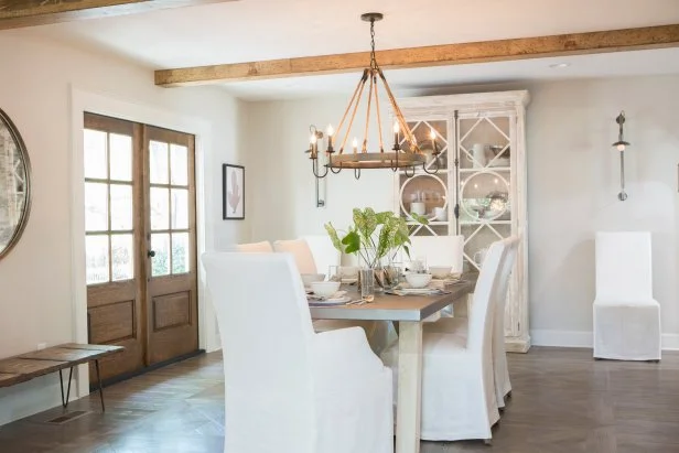 What to Decorate a Farmhouse Theme Dining Table: Stunning Ideas