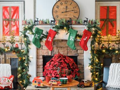 20 Ways to Decorate With Poinsettias for the Holidays