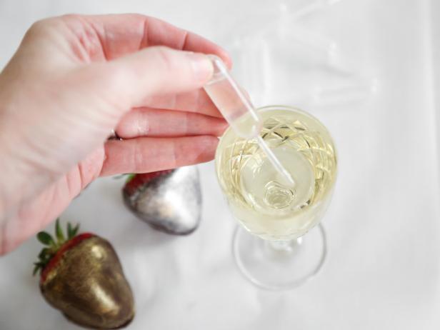 Place the champagne in a glass. Fill each pipette by squeezing them between your fingers and then insert the open end into the champagne.  