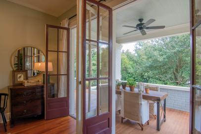 Home Town From The Countryside To The Small City Home Town Hgtv After falling in love with laurel, mississippi, she's ready to make it her permanent address, and ben and erin help their boss find her dream home. home town hgtv