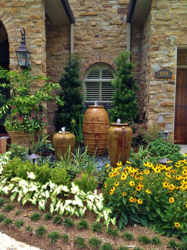 Large Garden Containers, How To Use Planters In Your Garden