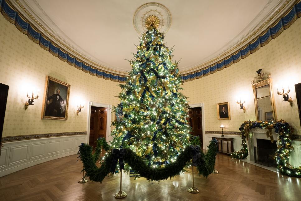 White House Christmas Tour 2017 | White House Christmas 2017 | HGTV