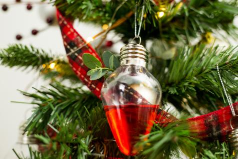 Festive DIY ornament drink that's perfect for holiday parties - ABC News