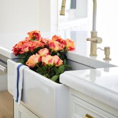 Farmhouse Sink With Roses