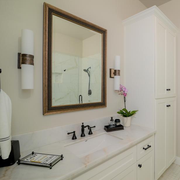 Transitional Bathroom With Wall Sconces