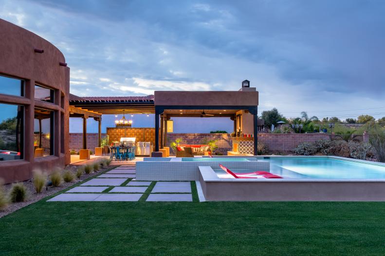 Contemporary Swimming Pool With Outdoor Kitchen and Dining Room