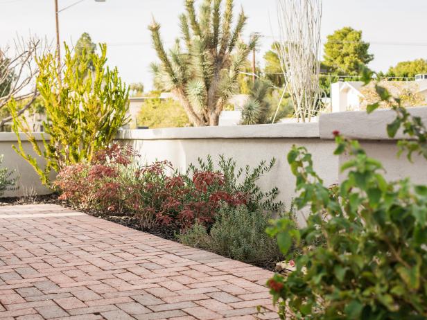 Https Www Hgtv Design Outdoor Landscaping And Original Hsh17 Bpf Gallery Knee Wall Jpg Rend Hgtvcom 616 462 Jpeg