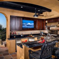 Southwestern Kitchen and Bar for Entertaining