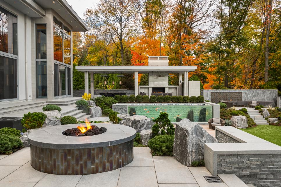 Contemporary Outdoor Living Space With Fire Pit