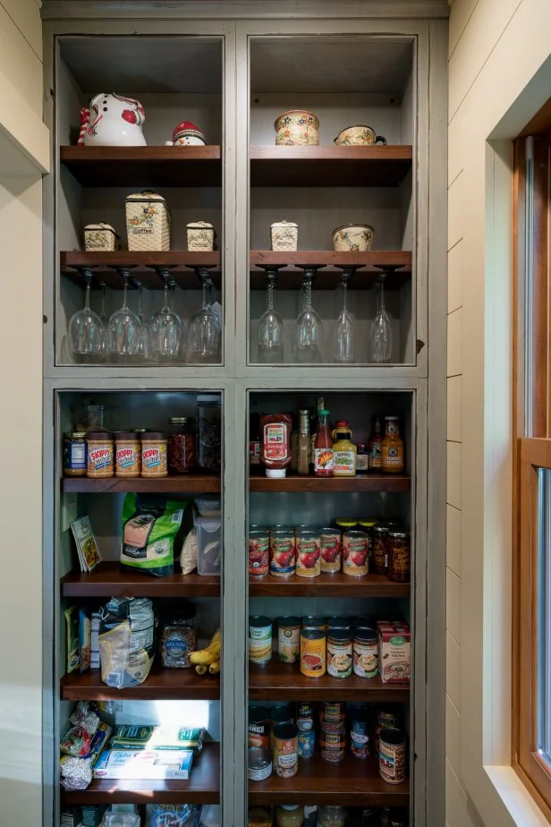 How to Organize Glasses in Kitchen Cabinets: Expert Tips