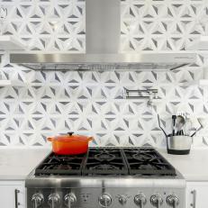 Graphic Gray-and-White Kitchen Backsplash