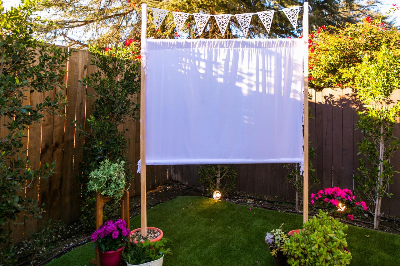 outdoor projector screen