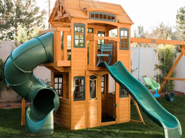 Keep outdoor playsets and toys in tip top shape with this all-natural cleaning method!