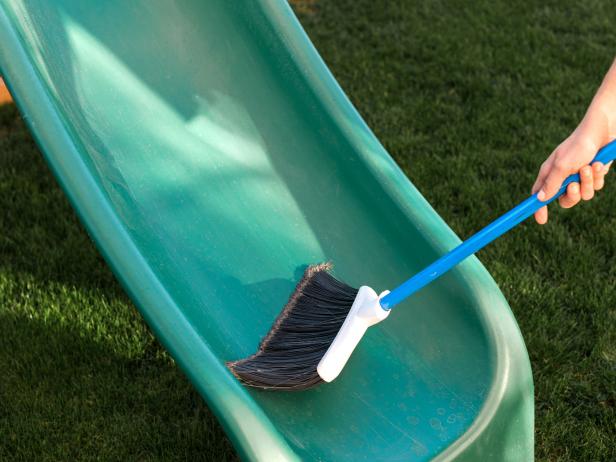 How to Deep Clean Outdoor Playset