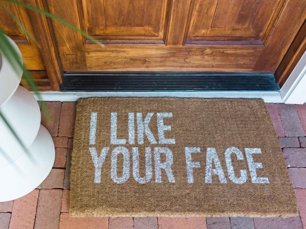 With this easy DIY doormat, you can greet guests with style and personality!