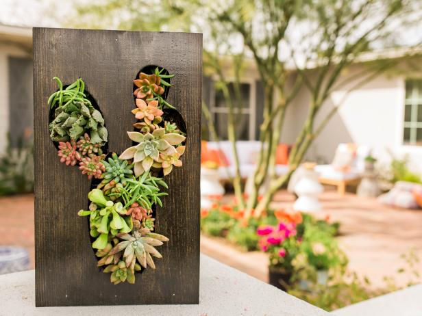 Can’t get enough of tiny succulents? This DIY cactus planter is the perfect spot to show off your green thumb. Just print out the template and build!