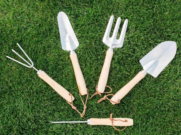 How to Maintain Garden Tools