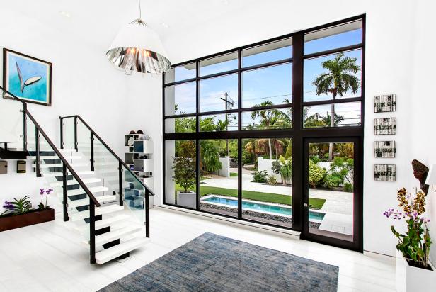 https://hgtvhome.sndimg.com/content/dam/images/hgtv/fullset/2017/3/8/0/Annie-Carruthers_Ft-Lauderdale-Beach_14.jpg.rend.hgtvcom.616.411.suffix/1488981762559.jpeg