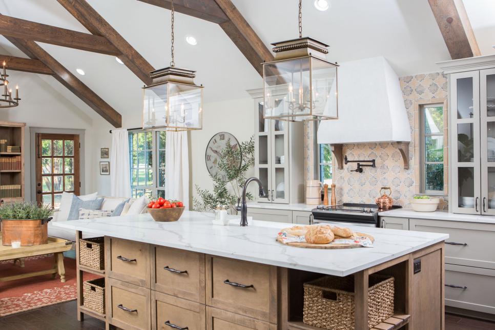 Get the look of the Ignacio Hot Sauce house on HGTV's Fixer Upper. Rustic Italian, European Country, and Mediterranean style decor in a kitchen renovation by Fixer Upper's Joanna Gaines. #fixerupper #joannagaines #hotsaucehouse #kitchendesign #farmhousekitchen