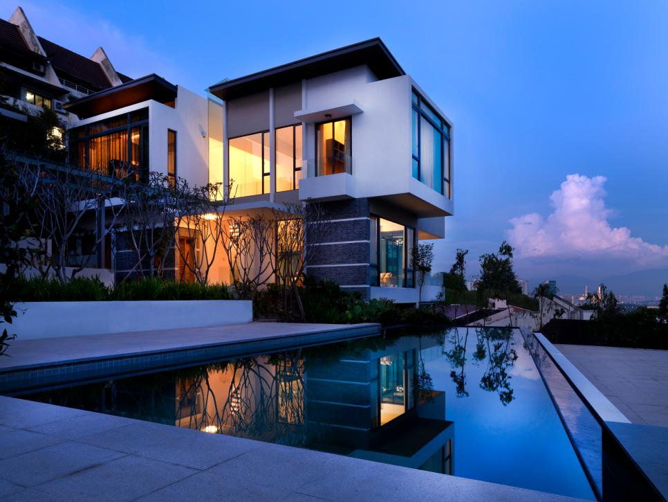 Contemporary Villa With Swimming Pool