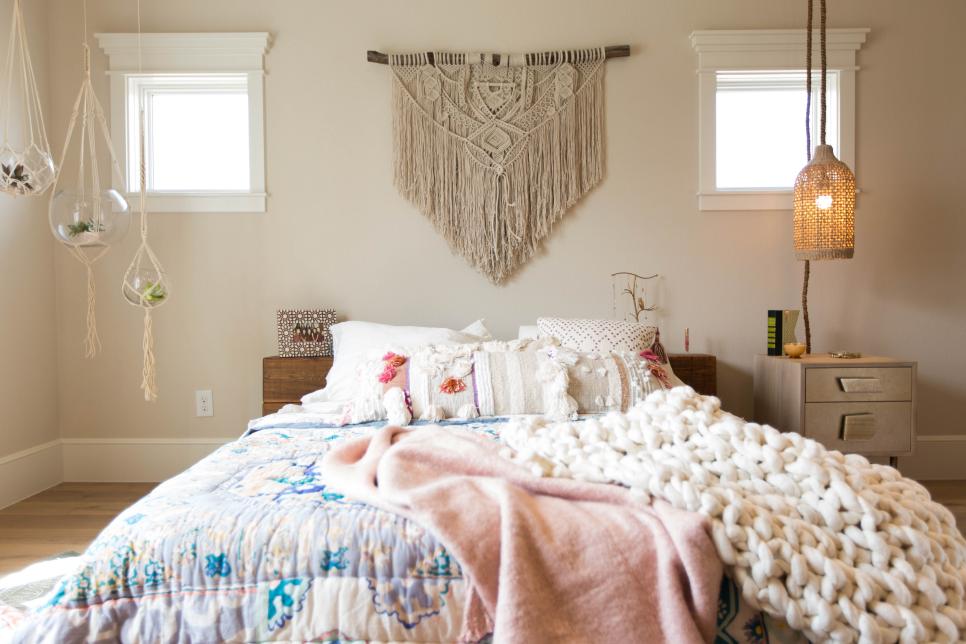 white bedroom for teenage girl