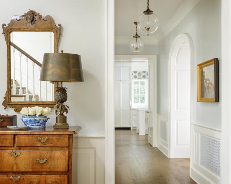 Traditional Foyer and Hallway